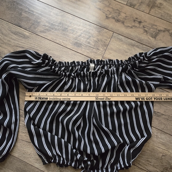Peppermint Black and White Striped Medium Womens Off-Shoulder Top - Picture 4 of 9